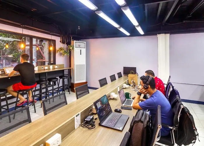Hostel: Nomad'S Hub - Best Value Co-Living Hostel