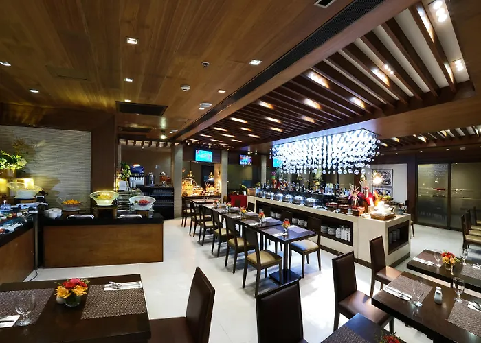 Golden Prince Hotel & Suites