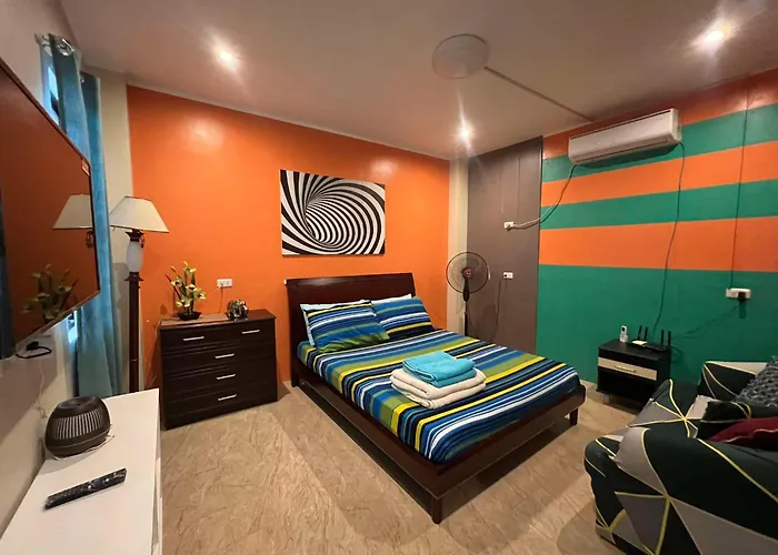 Hostel: Peach Haven