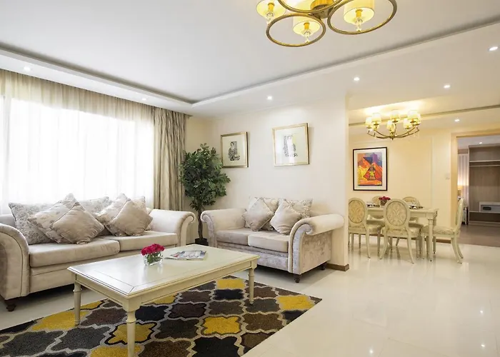 Golden Prince Hotel & Suites